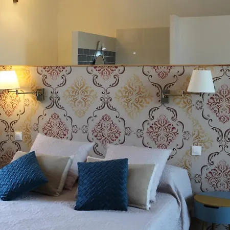 Bed and Breakfast La Maison Cayre 3*