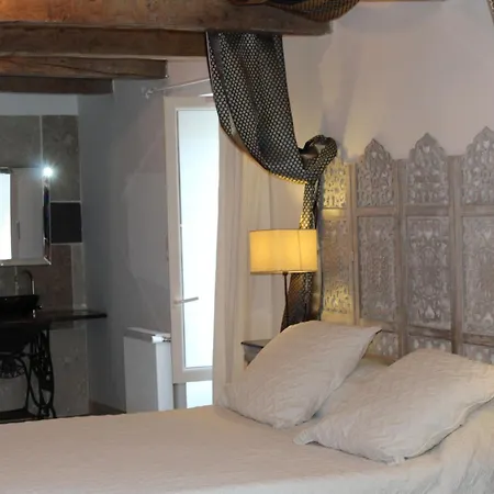 Bed and Breakfast La Maison Cayre 3*